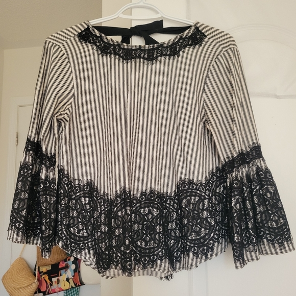 Feminine and airy cotton blouse with tie back detail - Picture 1 of 4